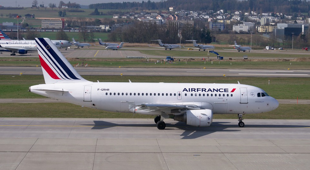 Prawie jedna trzecia lotów realizowanych przez linie lotnicze Air France została w sobotę (7.04) odwołana ze względu na strajk personelu. (fot. pixabay.com) We Francji strajkują kolejarze i personel linii Air France