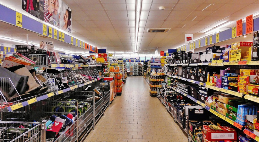 Model organizacji pracy firmy Lidl Polska pozwala pracownikom na rozpoczynanie poniedziałkowej zmiany nie wcześniej niż o 5:00 rano. (fot. pixabay.com) Zmiany godzin pracy, nowe zmiany i więcej pracowników. Sieci handlowe odpowiadają na zakaz handlu w niedzielę