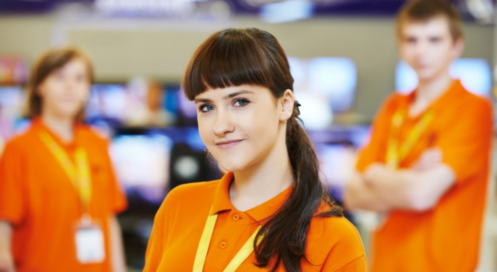 Praca w sklepie – szczególnie wielkopowierzchniowym – nie cieszy się najlepszą opinią (fot.shutterstock) Praca w handlu: Na jakie wynagrodzenie można liczyć?
