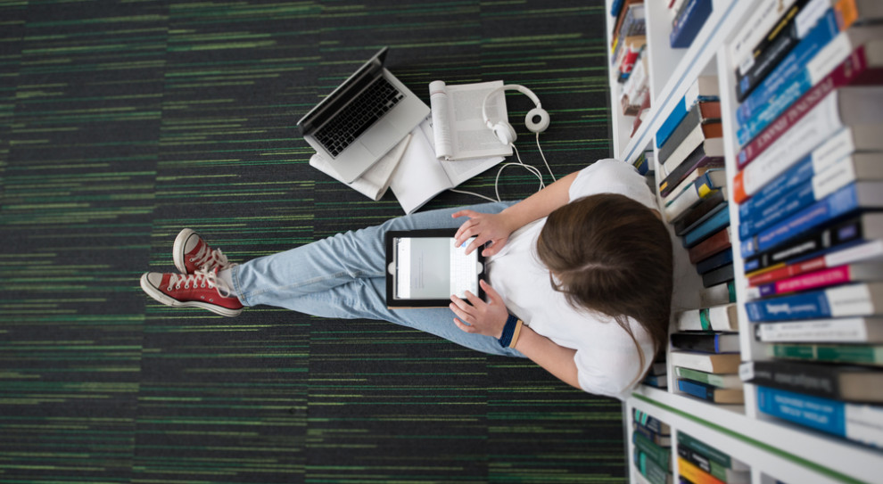 Na najlepsze zarobki zaraz po studiach mogą liczyć informatycy (fot. Shutterstock.com) Po jakich studiach zarobimy najlepiej? Niektórzy na start dostają ponad 5 tys. zł