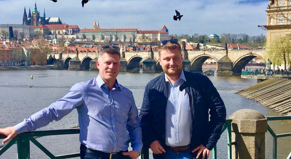 Nowym biurem pokierują Tomas Surka i Martin Schneider, którzy wspólnie będą odpowiadali za rozwój Devire na rynku czeskim (Fot. mat. pras.) Rekrutacja: Devire wchodzi do Czech. To siódme biuro w Europie