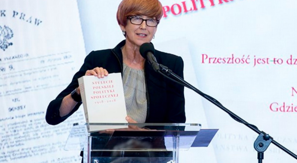 Nie ma niepokojących danych, że bezrobocie kobiet wzrasta. Wręcz przeciwnie, spada - powiedziała minister (Elżbieta Rafalska, fot.twitter.com/E_Rafalska) Elżbieta Rafalska: Kobiety nie chcą pracować za parę groszy za godzinę