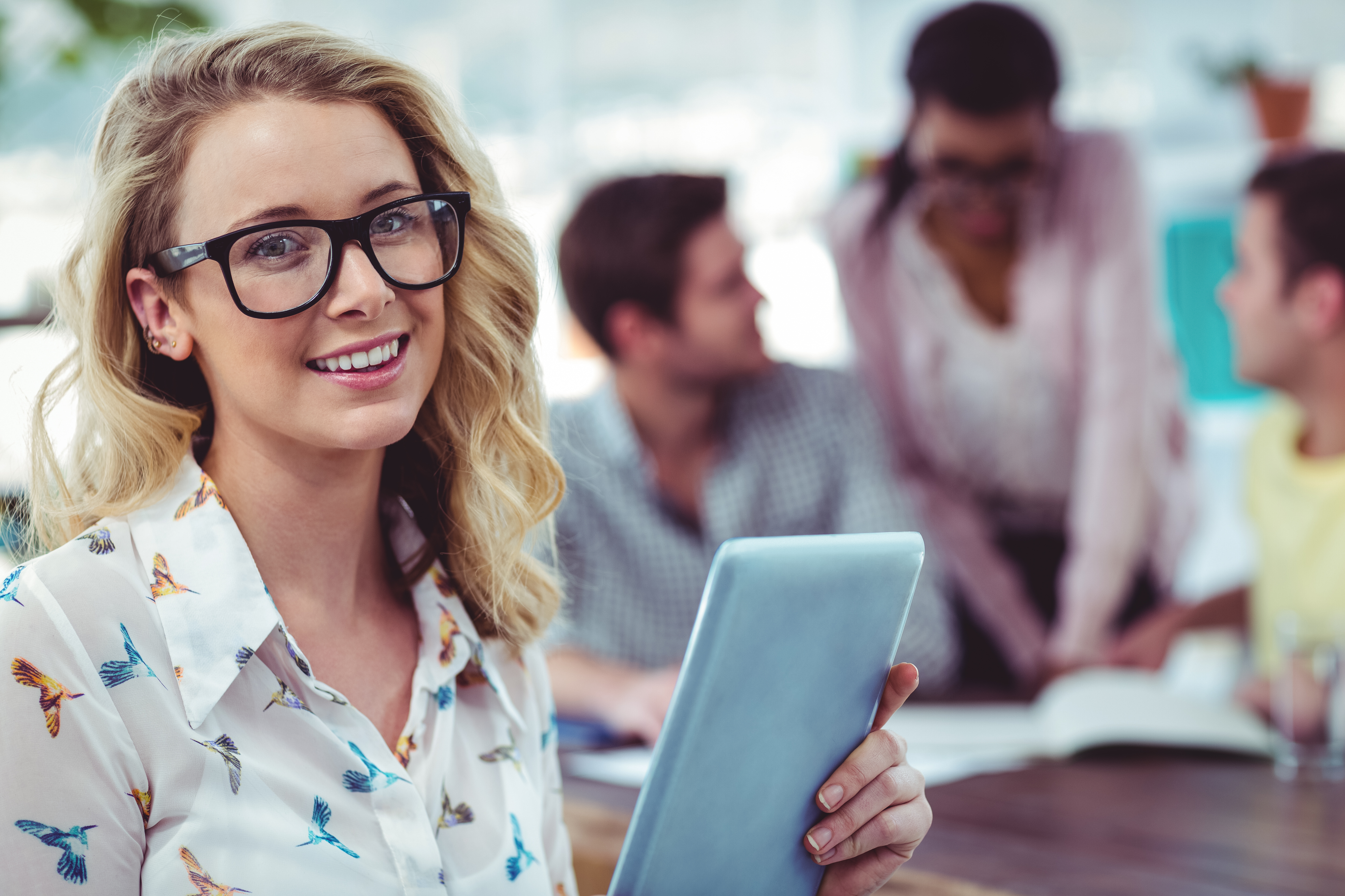 Pokolenie Y i Z to ludzie wychowani w cyfrowym świecie, więc mile widziane są tu wszelkie komunikaty płynące kanałami online. (Fot. Shutterstock)