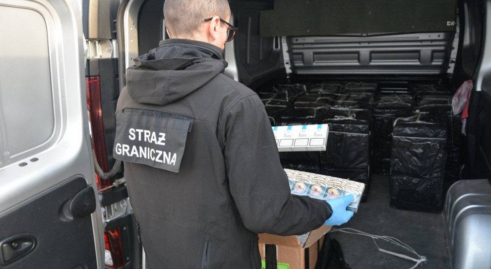 Fałszywi strażacy nielegalne przemycali papierosy (fot.strazgraniczna.pl) Udawali Straż Pożarną, by przemycić papierosy