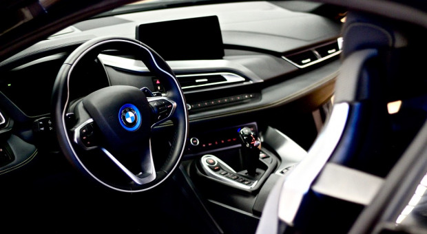 . Ideal Automotive produkuje m.in. dla takich marek jak: Mercedes-Benz, BMW, Audi, Volvo, Volkswagen, McLaren, Lamborghini, Bugatti i Porsche. (fot. pixabay.com) W Świdnicy powstanie fabryka niemieckiej firmy z branży motoryzacyjnej. Będzie praca dla 500 osób