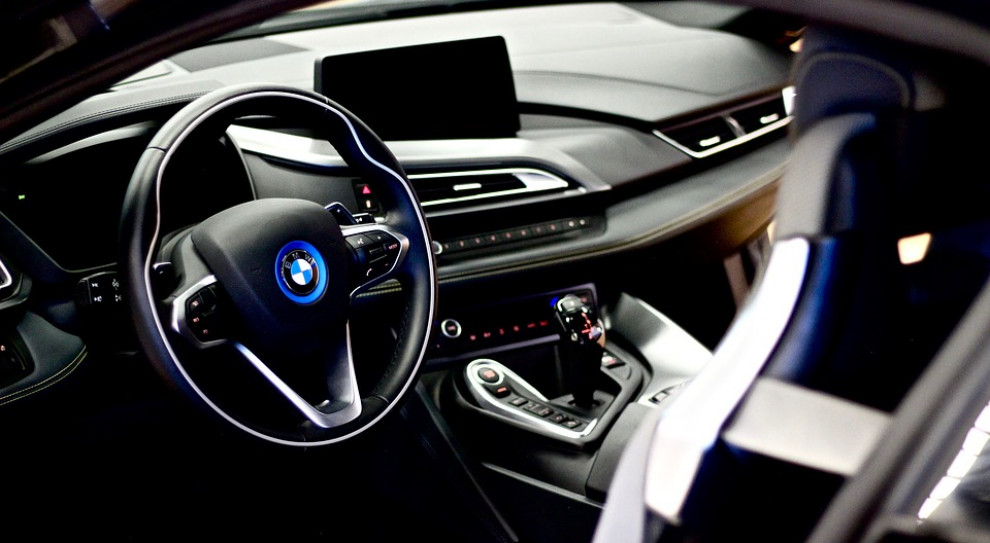 . Ideal Automotive produkuje m.in. dla takich marek jak: Mercedes-Benz, BMW, Audi, Volvo, Volkswagen, McLaren, Lamborghini, Bugatti i Porsche. (fot. pixabay.com) W Świdnicy powstanie fabryka niemieckiej firmy z branży motoryzacyjnej. Będzie praca dla 500 osób