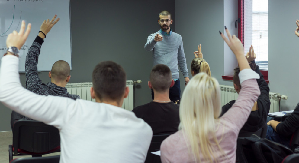 Resort chce w ten sposób zzachęcić nauczycieli do pracy za granicą (fot. Shutterstock.com) Praca za granicą dla nauczycieli. Ministerstwo edukacji zwiększa wysokość ryczałtu