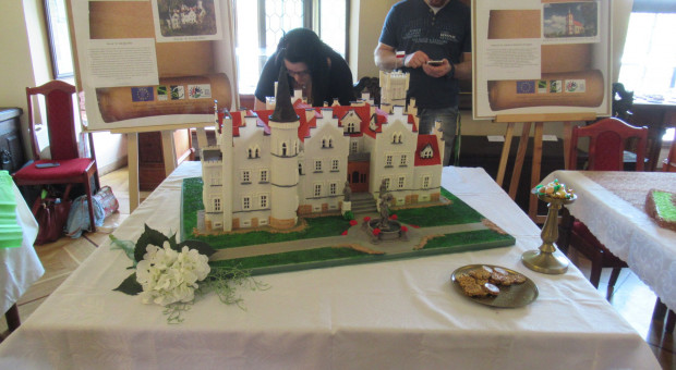 Tegoroczny festiwal był poświęcony zamkom, pałacom i kościołom (fot.facebook.com/zamekBrzeg) Pałace, zamki i kościoły ze słodyczy. Cukiernicy pokazali swój kunszt