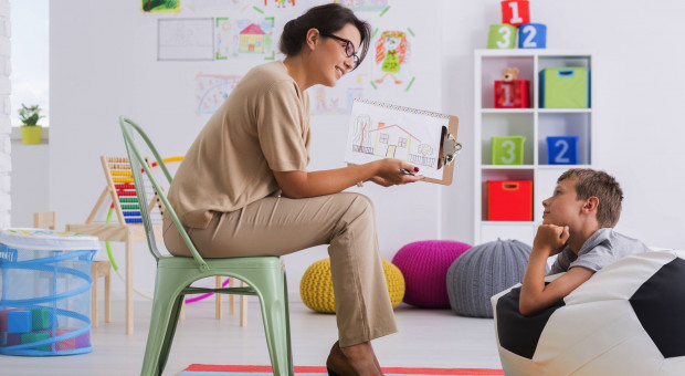 Szkoły obowiązkowo zatrudnią pedagogów i psychologów (fot.shutterstock) Praca: Pedagog i psycholog znajdą etat w szkole