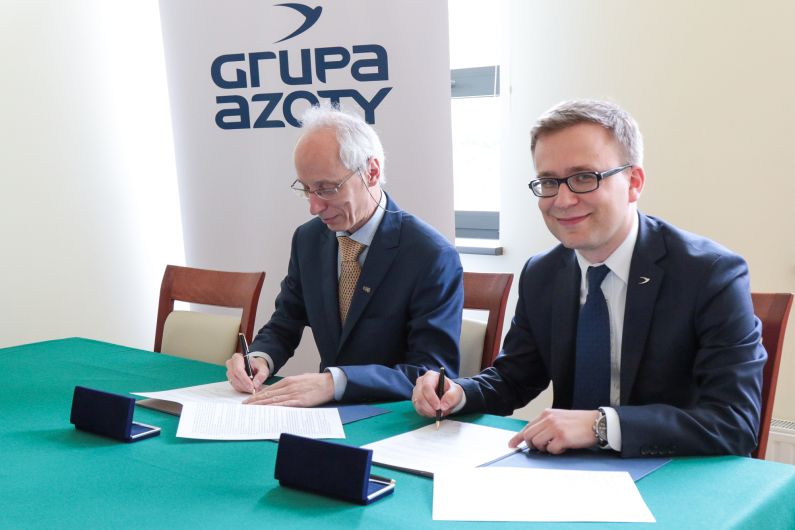 Wydział Chemii Uniwersytetu Jagiellońskiego i Grupa Azoty, największa polska korporacja chemiczna podpisały porozumienie o współpracy (fot.uj.edu.pl/Adam Koprowski)