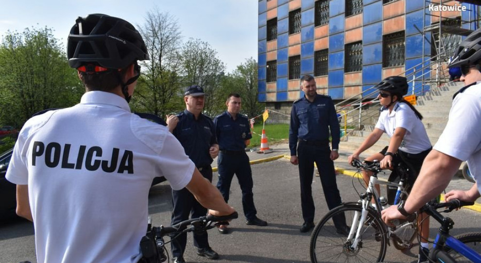 Rower to narzędzie przybliżające policjanta do otoczenia (fot.katowice.slaska.policja.gov.pl) Instruktorzy z Holandii szkolili polskich policjantów