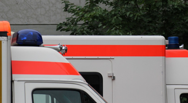Część ekspertów podkreśla, że do niektórych specjalizacji pielęgniarskich mężczyźni, z racji swojej siły i fizjologii, nadają się o wiele bardziej niż kobiety (fot. pixabay.com) Ratownicy medyczni receptą na brak pielęgniarek?
