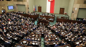 Sejm uchwalił w czwartek (10 maja) wieczorem ustawę, która przewiduje obniżenie uposażenia parlamentarzystów o 20 proc. (fot. Sejm/twitter) Krzysztof Łapiński: Marek Kuchciński wystąpił do prezydenta o obniżenie o 20 proc. pensji członkom Prezydium Sejmu