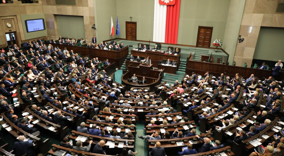 Sejm uchwalił w czwartek (10 maja) wieczorem ustawę, która przewiduje obniżenie uposażenia parlamentarzystów o 20 proc. (fot. Sejm/twitter) Krzysztof Łapiński: Marek Kuchciński wystąpił do prezydenta o obniżenie o 20 proc. pensji członkom Prezydium Sejmu