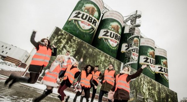Program stażu umożliwia zdobycie bezcennej wiedzy poprzez 18-miesięczne uczestnictwo w różnorodnych obszarach działalności browaru fot. materiały prasowe KP Kompania Piwowarska szuka stażystów