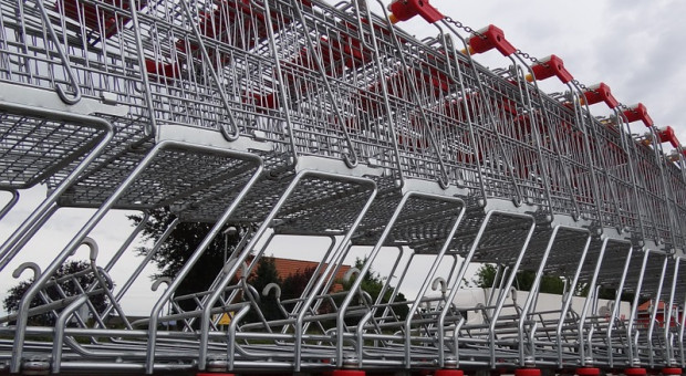 Jak wynika z informacji podanych przez "Gazetę Pomorską", wprowadzone przez Kaufland w 2017 r. podwyżki gwarantują obecnie kasjerom zarobki na poziomie 2600 – 3400 zł brutto (fot. pixabay.com) Sieci handlowe coraz więcej płacą swoim pracownikom. Kto jest liderem?