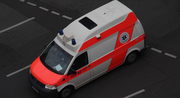 Zarząd spółki Powiatowe Centrum Zdrowia, która prowadzi wspomniane szpitale, potwierdza i przyznaje, że podległe jej ratownictwo jest najniżej opłacane w woj. pomorskim (fot. pixabay.com) Dwa pomorskie szpitale bez ratowników medycznych. Wszyscy złożyli wypowiedzenia