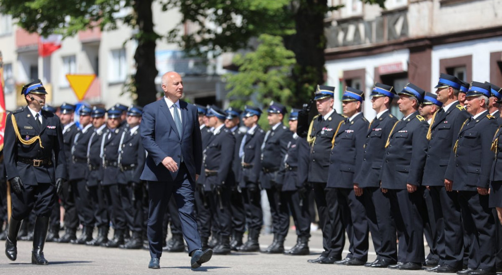 Joachim Brudziński podziękował funkcjonariuszom straży pożarnej za ich służbę (fot.twitter.com/MSWiA_GOV_PL) Joachim Brudziński: Zaufanie do strażaków bierze się z ich służby i poświęcenia
