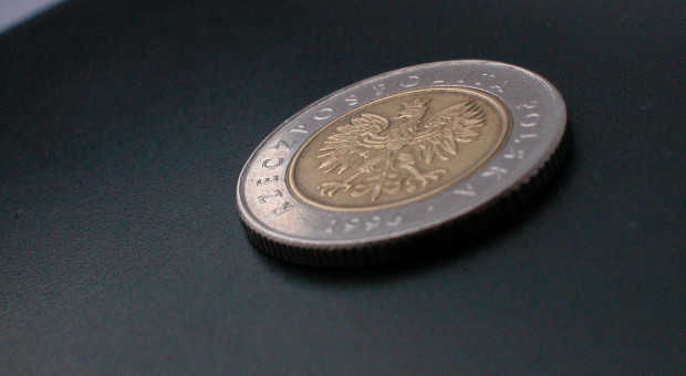 NBP wprowadziło do obiegu szczególną monetę o nominale 5 zł (fot.PTWP) NBP wypuścił jubileuszową monetę z okazji 100-lecia niepodległości