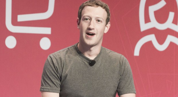 Zuckerberg odnosząc się afery wycieku danych użytkowników Facebooka powiedział, że jego firma nie zrobiła w ostatnich latach wystarczająco dużo, by zapobiec wykorzystaniu Facebooka "do czynienia zła". Fot. catwalker / Shutterstock.com Mark Zuckerberg: Za słabo chroniliśmy użytkowników Facebooka, jest mi przykro