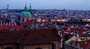 Wśród Czechów wciąż przeważa pogląd, że w kraju jest zbyt dużo zagranicznych obywateli - tak sądzi 63 proc. badanych (Praga/fot.pixabay) Spadek bezrobocia a stosunek do cudzoziemców. Czeski przykład daje do myślenia