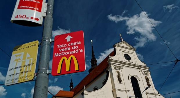 Do roku 2025 we wszystkich restauracjach McDonald’s wprowadzona zostanie segregacja opakowań dla gości (fot. pixabay.com) McDonald’s stawia na recykling i źródła odnawialne
