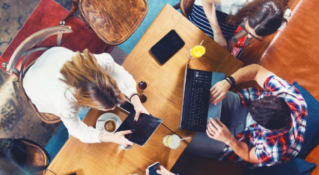 Doświadczenie zawodowe zdobyte w czasie studiów może być kartą przetargową podczas rozmowy o pracę. (fot.mat.pras.) Studenci chętnie podejmują staże. Ale stawiają już warunki