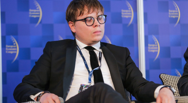 - Szukamy intelektu i sprytu. Raczej zatrudniamy ludzi z bardzo dużym IQ - mówi portalowi PulsHR.pl Jarosław Królewski, twórca Synerise. (fot. PTWP) Jarosław Królewski, prezes Synerise dzieli się tajnikami rekrutacji w firmie