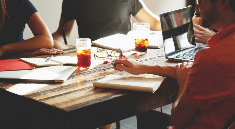 Nadal najsilniejszym argumentem, który ma wpływ na decyzje kandydatów o zmianie pracy są finanse (fot. pixabay.com) Sektor SSC/BPO zatrzymuje młodych łodzian w mieście