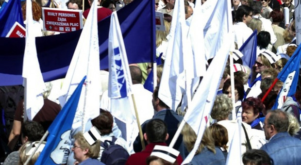 Pikietujący chcą m.in. zwiększenia zatrudnienia w poszczególnych grupach zawodowych i podwyżek (fot.ilustracyjne:arch.) Pikieta pracowników największego szpitala w regionie