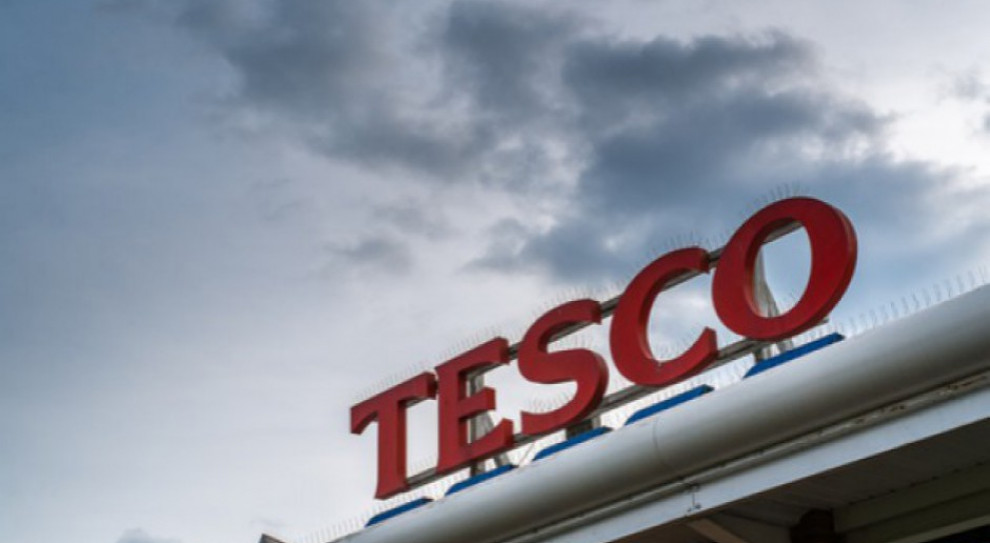 Trzy zamykane sklepy zatrudniają łącznie 171 osób fot. Tesco Tesco zamyka trzy kolejne placówki. Ponad 170 osób straci pracę