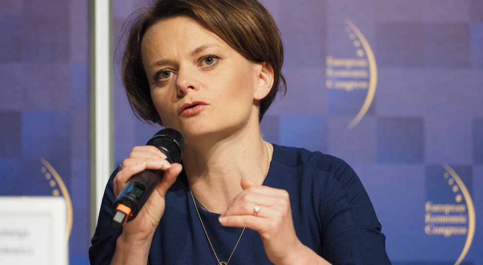 W tym tygodniu odbędą się dalsze konsultacje z pracodawcami i stroną społeczną (fot.ptwp) Ponad 100 tys. pracowników otrzyma pensje w związku z postojowym