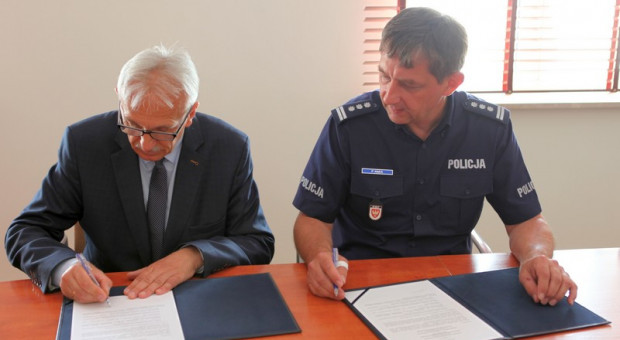 Porozumienie zapewnia wsparcie dydaktyczne uczniom klas policyjnych (fot.wielkopolska.policja.gov.pl) Objezierze: Policja obejmie patronat nad klasami policyjnymi