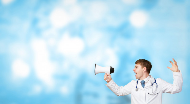 Lekarze, pielęgniarki i ratownicy medyczni domagają się podwyżek, których dyrektorzy dać nie chcą, bo twierdzą, że nie mają pieniędzy (fot.shutterstock) Łódź: Lekarze, pielęgniarki i ratownicy domagają się podwyżek. Strajk coraz bardziej realny