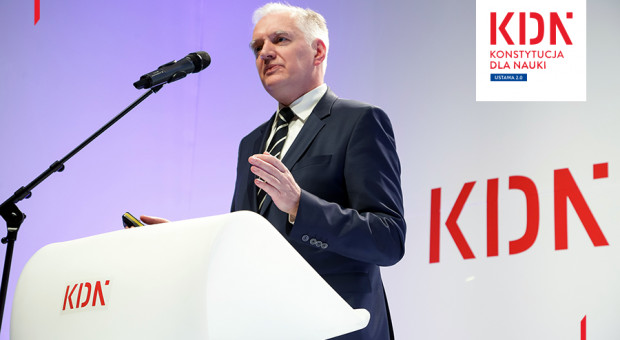Uczelnie i w Polsce, i na świecie mają tendencję do zamykania się. Chodzi o to, by je rozhermetyzować - powiedział wicepremier (Jarosław Gowin, fot. nauka.gov.pl) Jarosław Gowin: Polityka nie wciśnie się na uczelnie