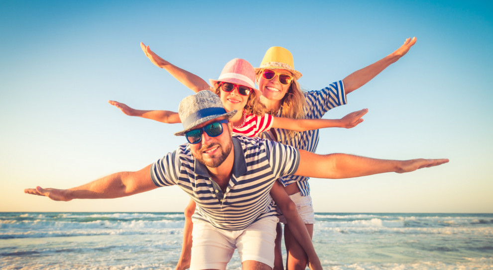 Najpopularniejsze kierunki to niezmiennie od lat Hiszpania i Wyspy Kanaryjskie, a także Chorwacja, Grecja i Włochy. (Fot. Shutterstock) Urlop? Coraz więcej Polaków wyjeżdża za granicę