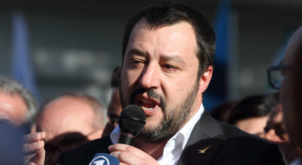 - Włochy przestały schylać głowę i być posłuszne - napisał szef MSW Włoch Matteo Salvini. Fot. Shutterstock Włochy nie wpuszczą kolejnych statków z migrantami