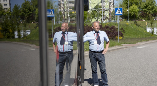 70 - tylu kierowców autobusów może znaleźć zatrudnienie w Gdańsku (fot. Jerzy Pinkas/gdansk.pl) W Gdańsku na już potrzeba 70 kierowców autobusów. Miastu grożą cięcia w rozkładzie jazdy