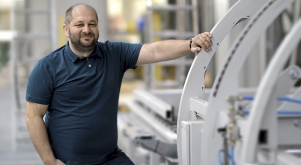 Marcin Bąk jest absolwentem Akademii Górniczo-Hutniczej - ukończył wydział Elektrotechniki, Automatyki, Informatyki i Elektroniki ze specjalizacją Informatyka w Sterowaniu i Zarządzaniu (fot.mat.prasowe) Marcin Bąk dyrektorem produkcji grupy w Porta KMI Poland