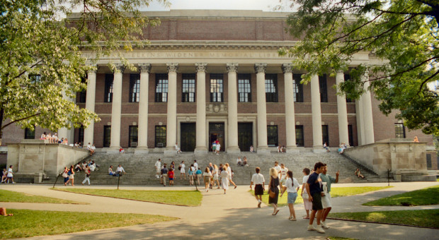 Laureaci wyjadą we wrześniu na tygodniowy pobyt na Uniwersytecie Harvarda (Fot. Flickr/Will Hart) Czwórka polskich uczniów pojedzie na Harvard