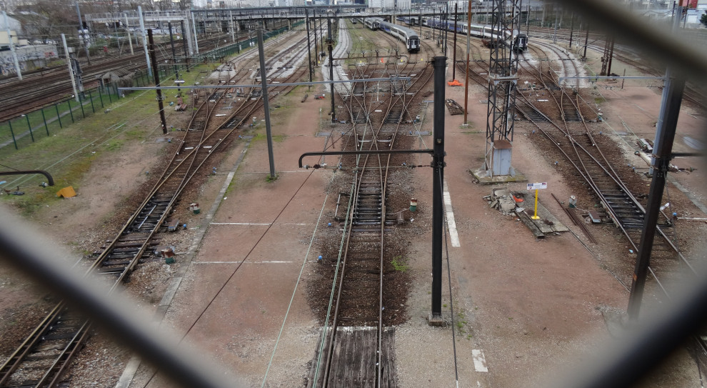 Regulacja, wobec której strajkują francuscy kolejarze pozwoli sprzedać część przewoźnika SNCF w prywatne ręce. Związkowcy boją się, że bez gwarancji państwa i po prywatyzacji zaczną się zwolnienia (fot. Jeanne Menjoulet/flickr.com/CC BY 2.0) Francuska kolej może strajkować w lipcu, na początku wakacji