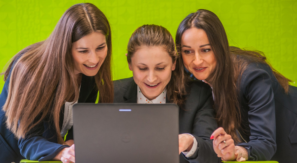 W EB chodzi m.in. o zrobienie dobrych materiałów online i o dialog dwustronny, czyli social media, w których można porozmawiać z pracodawcą. Fot. Jobhouse Niewiele firm ma pomysł na zatrzymywanie pracowników