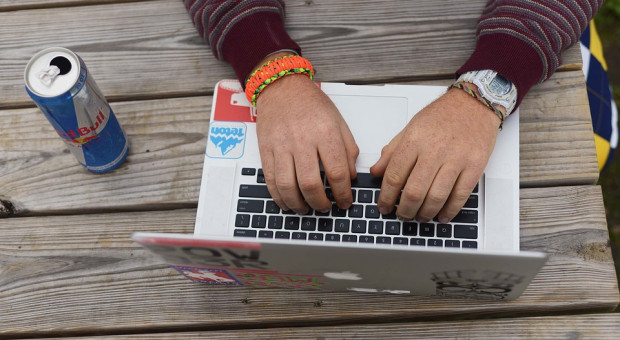 Coraz więcej urzędowych spraw można załatwić z domu. (Fot. pixabay) Jak zaoszczędzić czas przed urlopem? Załatw formalności on-line
