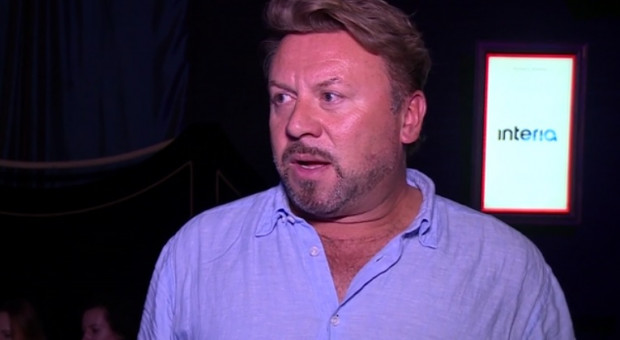 – Słowo „celebryta” ma dla mnie pejoratywny wydźwięk. Tak to tak odbieram, ale wiem, że to się ogólnie przyjęło – mówi Michał Milowicz. (fot. newseria.pl) Michał Milowicz: Nie po to tyle lat pracuję, żeby nazywano mnie celebrytą