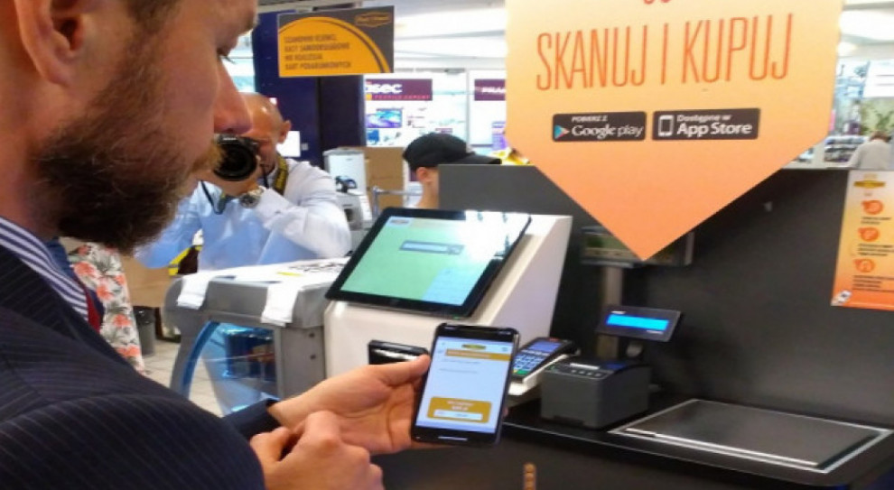 Skanuj i Kupuj w Piotrze i Pawle, fot. PTWP Zakupy bez stania w kolejce i bez kontaktu z kasjerem. Nowatorski system w polskich sklepach