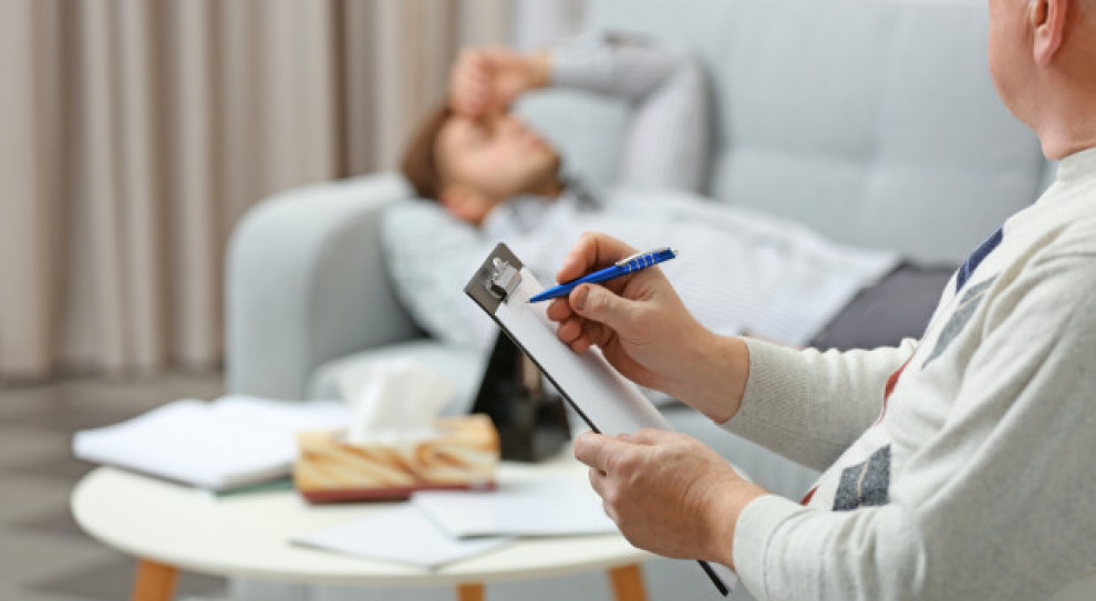 Obecnie może zaproponować głównemu specjaliście jedynie 3800 zł brutto. Fot. Shutterstock Powinno być ich 150, jest 44. W szpitalach brakuje ważnego personelu