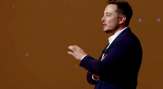 Elon Musk (fot. Steve Jurvetson/flickr.com/CC BY 2.0) Pracownicy Tesli mówią wprost: modelu 3 nie da się produkować tak szybko, jak chce Elon Musk