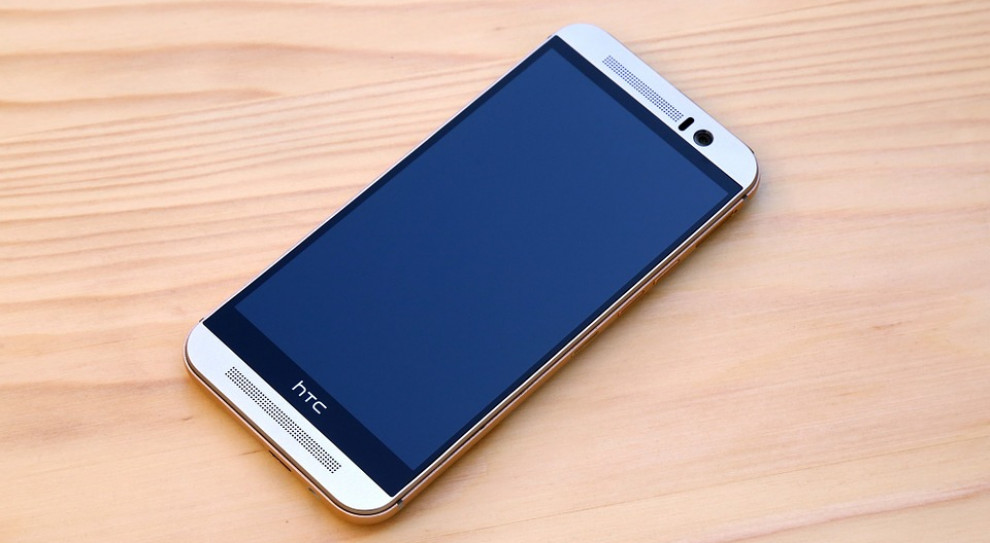 Kiedyś jeden na dziesięć smartfonów na świecie nosił na sobie logo tego producenta. (fot. pixabay.com) Firma HTC zredukuje liczbę miejsc pracy o 1500 stanowisk