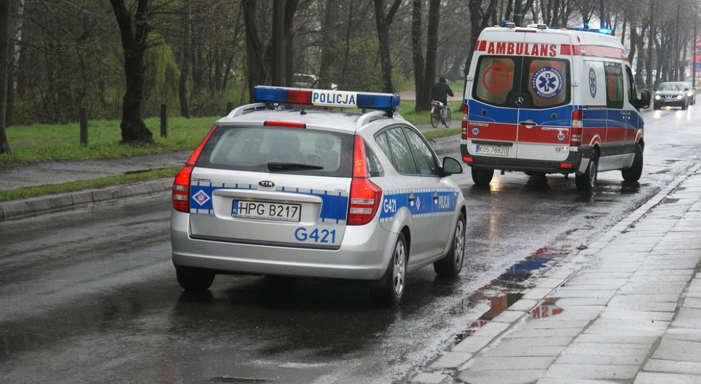 Przedstawione mężczyźnie zarzuty to efekt ustaleń poczynionych w śledztwie, które zostało wszczęte po zawiadomieniu złożonym przez dyrekcję jednej z łódzkich szkół średnich (fot. pixabay.com) Ratownik medyczny wykorzystywał seksualnie uczennice. Jest wniosek o areszt