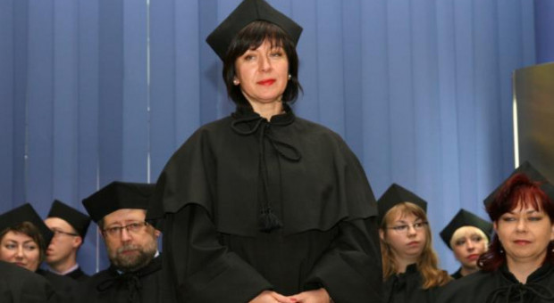 Dr hab. Ewa Jarosz podczas prezentacji jej osiągnięć przez dziekana Wydziału Pedagogiki i Psychologii (fot. mat. pras) Ewa Jarosz kandydatem organizacji pozarządowych na Rzecznika Praw Dziecka